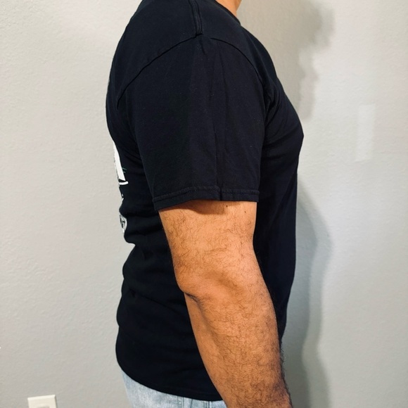 Retrofit Brand Mfg. Smooth Sailing Graphic Men Black Crew Neck T-Shirt Size M - Picture 6 of 11